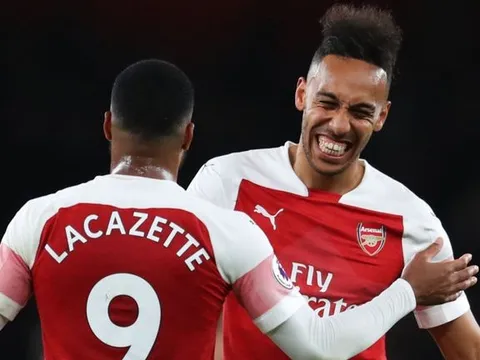 Arsenal bại trận, Top 4 'căng như dây đàn': Cờ trao tay M.U