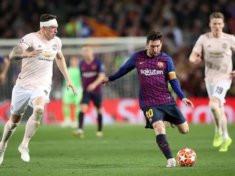 Ferdinand nhận định phũ phàng khi chứng kiến Messi "hành hạ" Phil Jones
