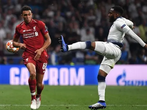 'Đã kiệt sức vì thua, tôi còn phải ngồi chung với mấy gã Liverpool'