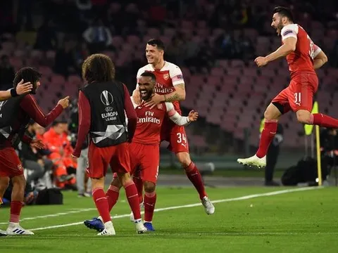 Bellerin chỉ nói 3 từ về "siêu phẩm" của Lacazette