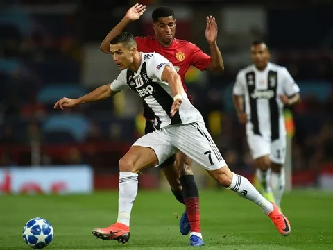 Tiết lộ: 4 từ Ronaldo nói với bạn về việc trở lại khoác áo M.U