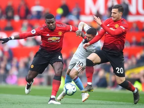 Wes Brown chỉ cách dùng Dalot cho Ole Gunnar Solskjaer