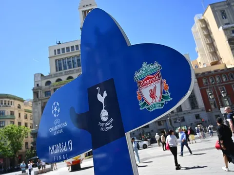 Man Utd có thể học hỏi được gì từ Liverpool và Tottenham?