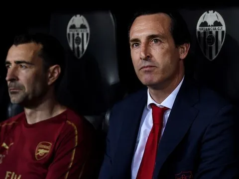 Vì sao Emery liên tục bị la ó ở Mestalla?