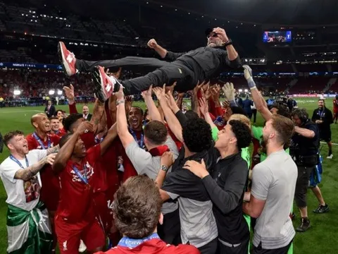 Chủ tịch Liverpool: 'Klopp muốn ở lại bao lâu tùy thích'