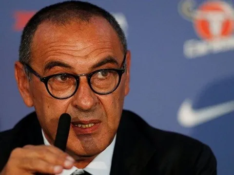Maurizio Sarri thẳng thừng bác tin đồn đến Roma
