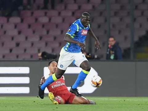 Fan Man Utd quay ngoắt 180 độ vì Koulibaly