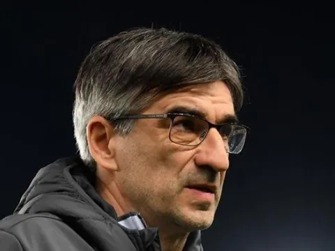 HLV Verona ứa nước mắt sau khi đánh bại Juventus