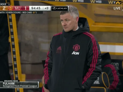 Solskjaer đứng chết lặng, nhưng 2 học trò ngồi cười tươi sau lưng