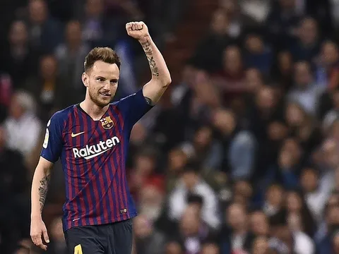 Người cũ M.U rực sáng, Hà Lan đại thắng ngày ra quân