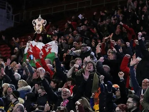 Fan Man Utd: "Cậu ta vuốt ve trái bóng, là người duy nhất không đổ mồ hôi"