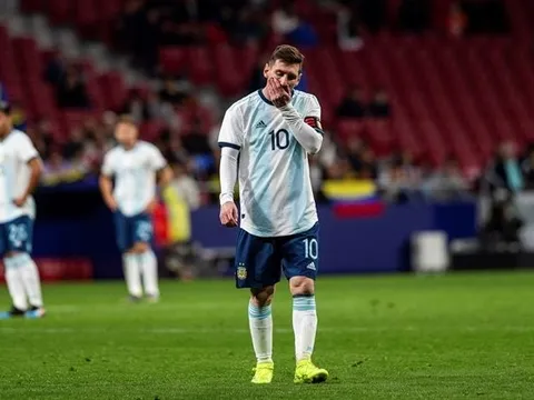 "Kẻ đếm ngày tới Man Utd" bước đi tập tễnh, có nguy cơ dính chấn thương?