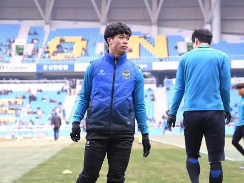 "Khó trách phản ứng tiêu cực của NHM khi Công Phượng vào sân 2 phút"