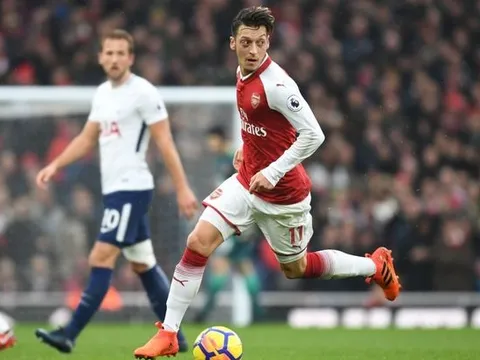 Đâu là bộ ba tiền vệ sẽ giúp Barca thống trị châu Âu trong 10 năm tới?
