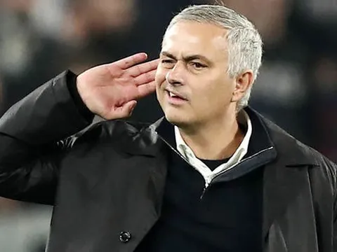 Fan Arsenal: "Mua cậu ta làm gì, cứ dùng Mustafi đi"