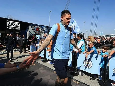 Dàn sao Man Utd lo lắng khi Herrera rời Old Trafford