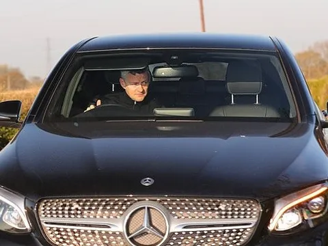 Man Utd chi 60 triệu vì "nhạc trưởng trẻ", và đây là phản ứng của Leicester