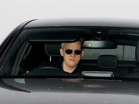 Thảm bại trước Barcelona, Solskjaer 'mặt lạnh' đến sân tập