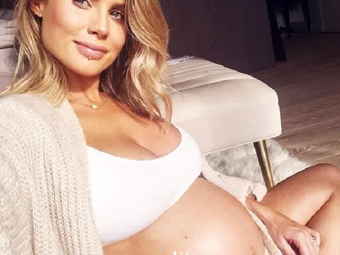 Vợ trung vệ thép Man Utd khoe thân hình gợi cảm dù sắp "lâm bồn"