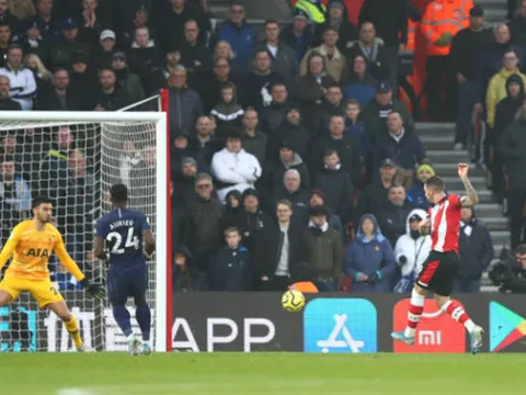 Sai lầm đáng trách, Mourinho có thất bại đầu tiên năm 2020 cùng Tottenham