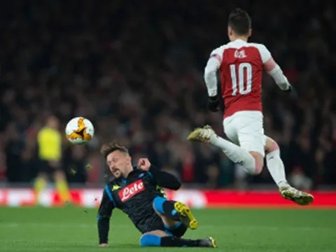 '1 kỹ năng tuyệt vời từ Mesut Ozil'