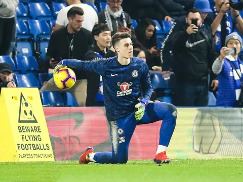 Kepa nhận thêm án phạt trong trận đấu với Tottenham