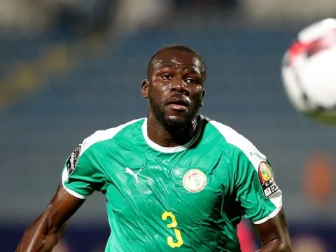 Fan Quỷ đỏ: "Mua cậu ấy làm gì, thay thế Solskjaer trước"