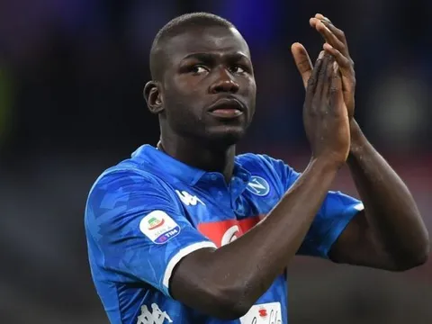 10 bom tấn hứa hẹn kích nổ: Mùa Hè bận rộn của Man Utd