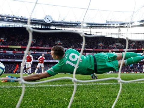 10 khoảnh khắc ấn tượng nhất vòng 30 Premier League: Nguyên nhân Man United thất bại