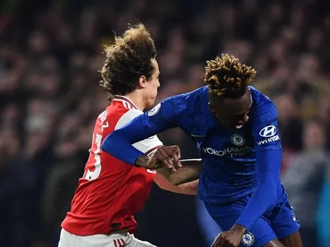 Sửa sai cho đồng đội, Luiz không ngần ngại 'triệt hạ' cầu thủ của Chelsea
