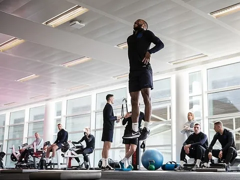 Sterling bật nhảy cực sung trước dàn sao tuyển Anh