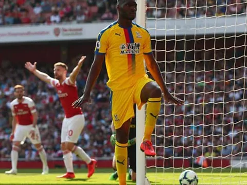 'Anh ta chỉ cần bước vào khoảng trống và có 1 pha đánh đầu thoải mái'