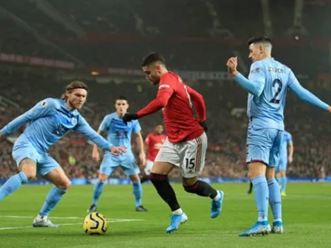 Thua đau, CĐV Man Utd nổi khùng: "Quá vô dụng! Bán gã hề tệ nhất đó"