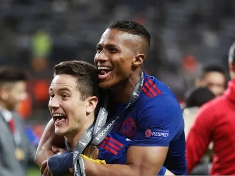 13 sao xịn Premier League vừa bị thải loại: 'Sếu vườn' và 4 đội trưởng