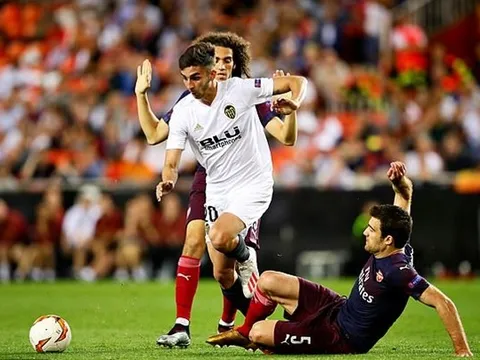 Từ bỏ Zaha, Arsenal lao vào giật mục tiêu hàng đầu của Leicester