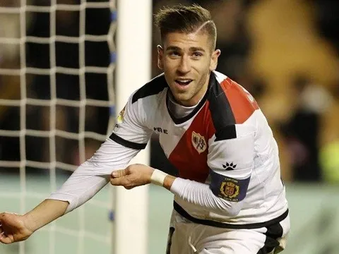 Ghi 18 bàn sau 24 trận, chân chạy cánh Hạng Nhì được Premier League chào đón