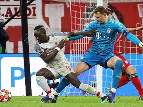 'Cậu ấy đang làm cái quái gì vậy?'