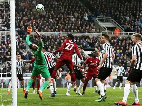 Ăn bàn từ tình huống cố định? Cứ "cắp sách" học Liverpool