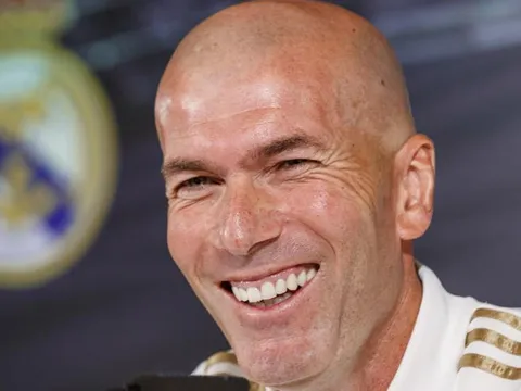Sau tất cả, Zidane đã thốt lời ruột gan về việc Valverde "đội nón ra đi"