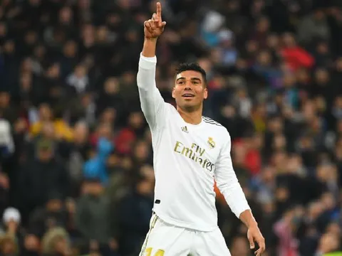 Xé lưới Sevilla, Casemiro bất ngờ yêu cầu NHM làm 1 điều với "bom xịt"