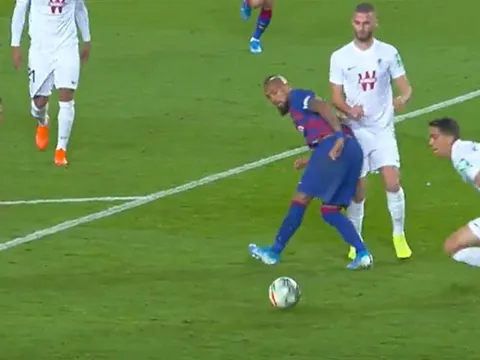 Thi triển ma thuật, Barca khiến đối thủ ngỡ ngàng với bàn mở tỷ số