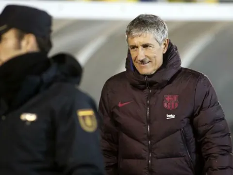 Suýt bị đội hạng dưới "dắt mũi", Setien nói lời thật lòng về Barca