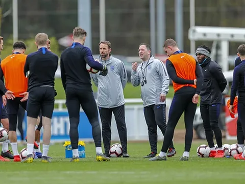 HLV Southgate: "Không khó để loại Luke Shaw ra khỏi ĐTQG"