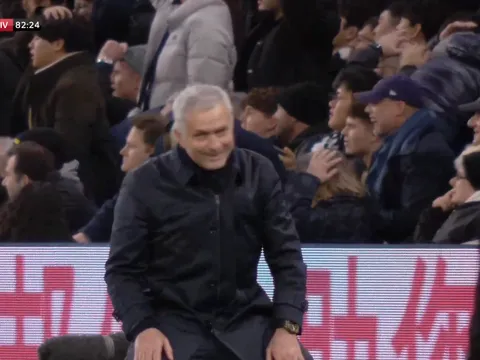 Mourinho phản ứng ra sao về 2 pha bỏ lỡ mười mươi của Son Heung-min và Lo Celso?