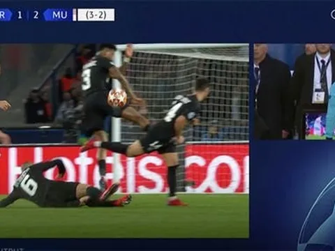 Khoảnh khắc VAR diệu kì đưa Man Utd hiên ngang vào tứ kết