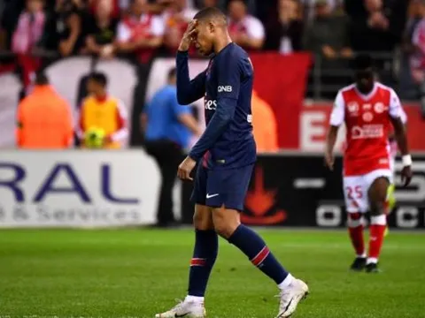 Phản ứng tan nát của Mbappe khi mất Chiếc giày vàng về tay Messi
