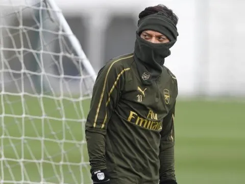 Thi đấu thăng hoa, Ozil tiếp tục báo tin vui cho Emery trên sân tập