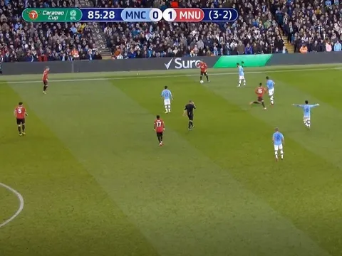 Man Utd đang thất thế, Mata và đàn em "tấu hài" trên sân Etihad