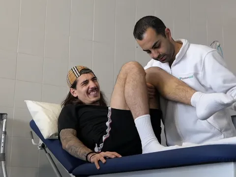 Lọt top 3, Bellerin buông lời chế nhạo Tottenham