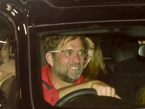 Klopp và học trò ra về thế nào sau chiến thắng lịch sử
